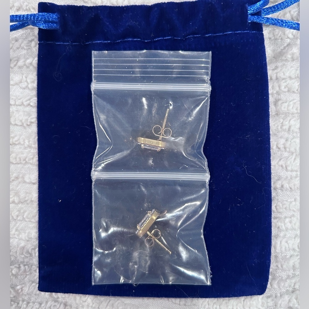 Elegant Gold and Silver Stud Earrings - Picture 3 of 4